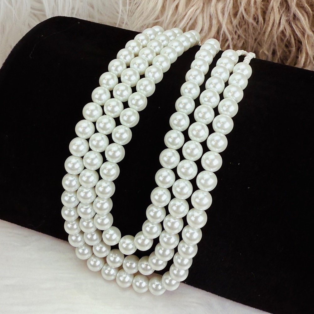 Vintage Elegant 3 strand Faux Pearl White Weighted Necklace - Picture 5 of 13